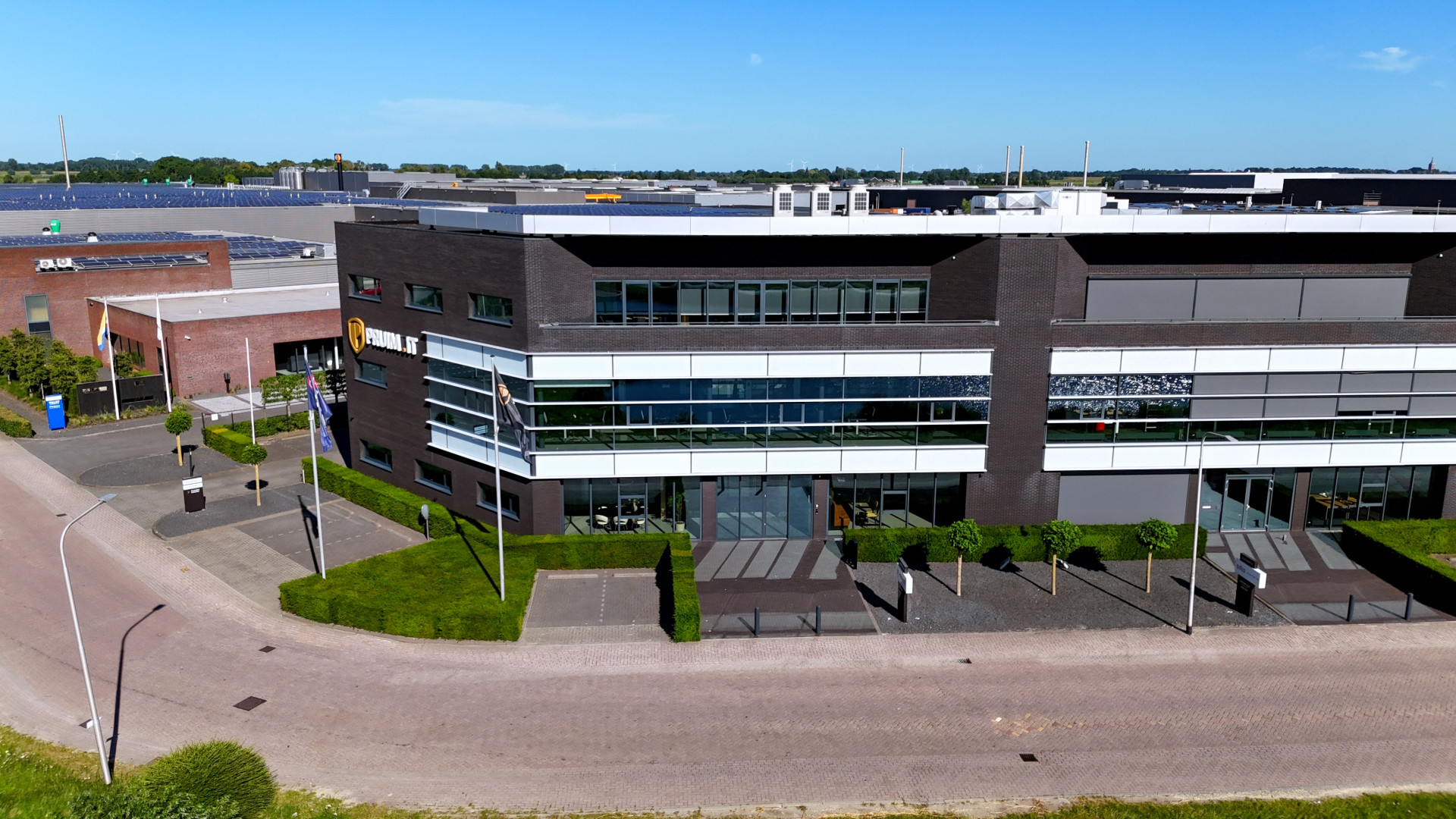 Bedrijfspand Pruim IT in Genemuiden Genemuiden