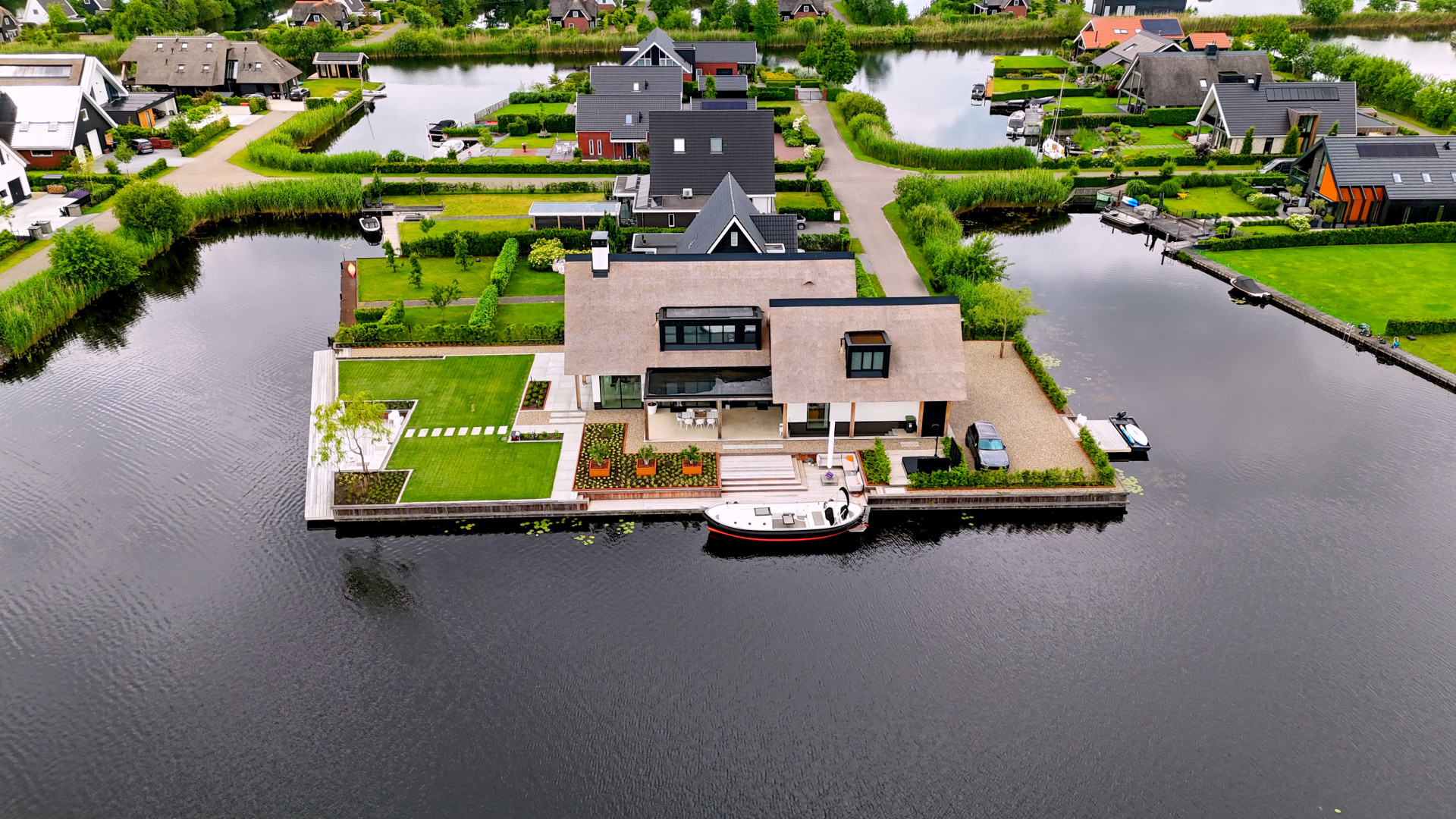 Villa aan het water in Giethoorn Giethoorn