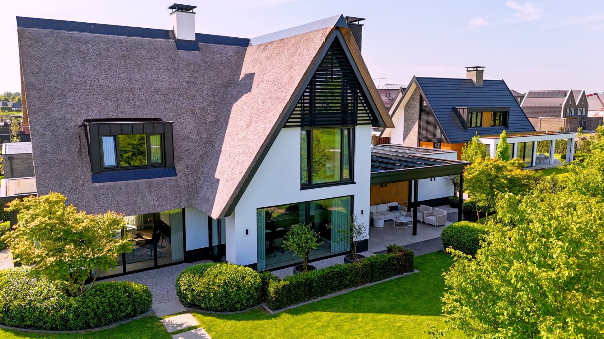 Rietgedekte villa in Genemuiden Genemuiden