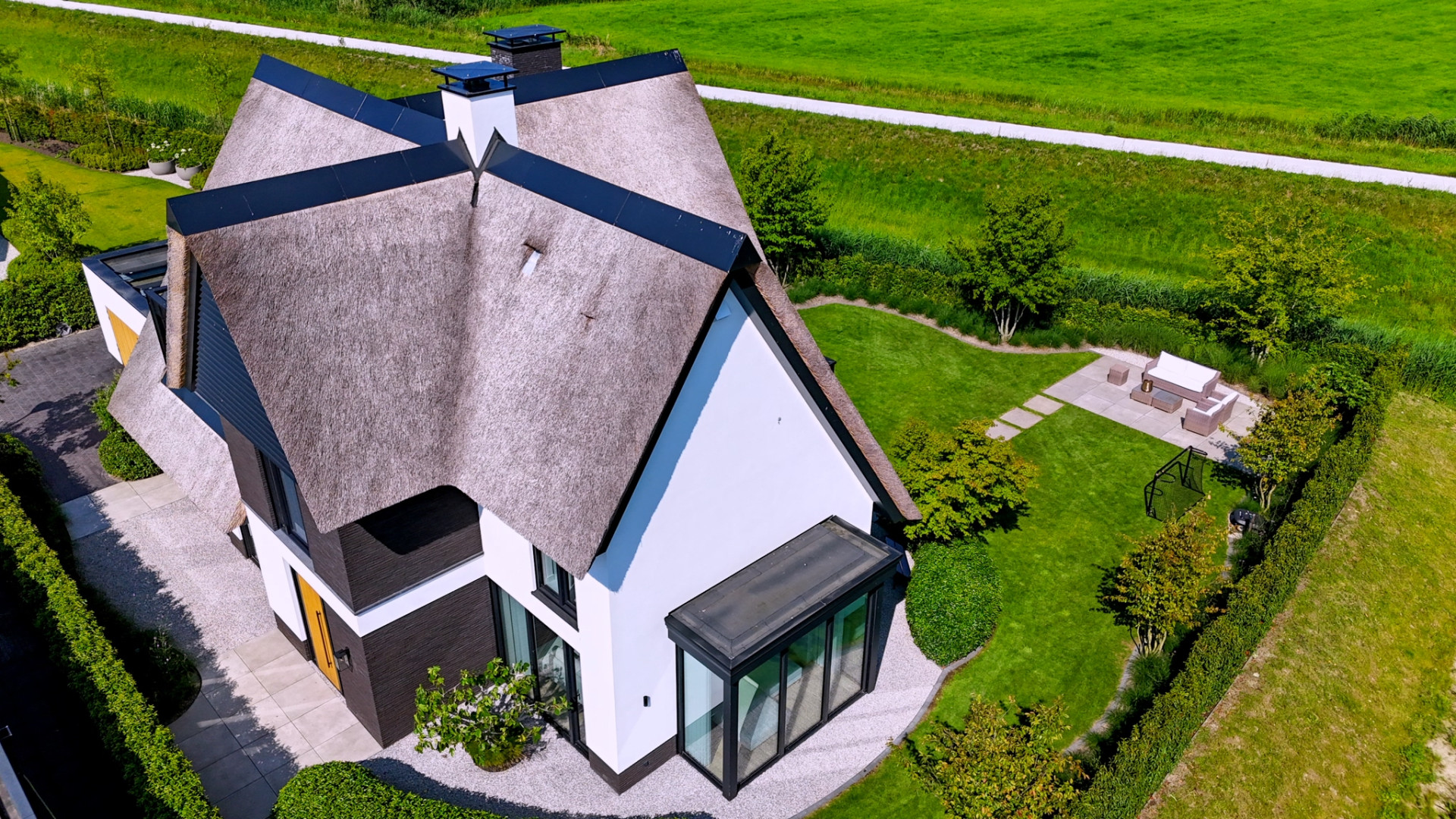 Rietgedekte villa in Genemuiden Genemuiden