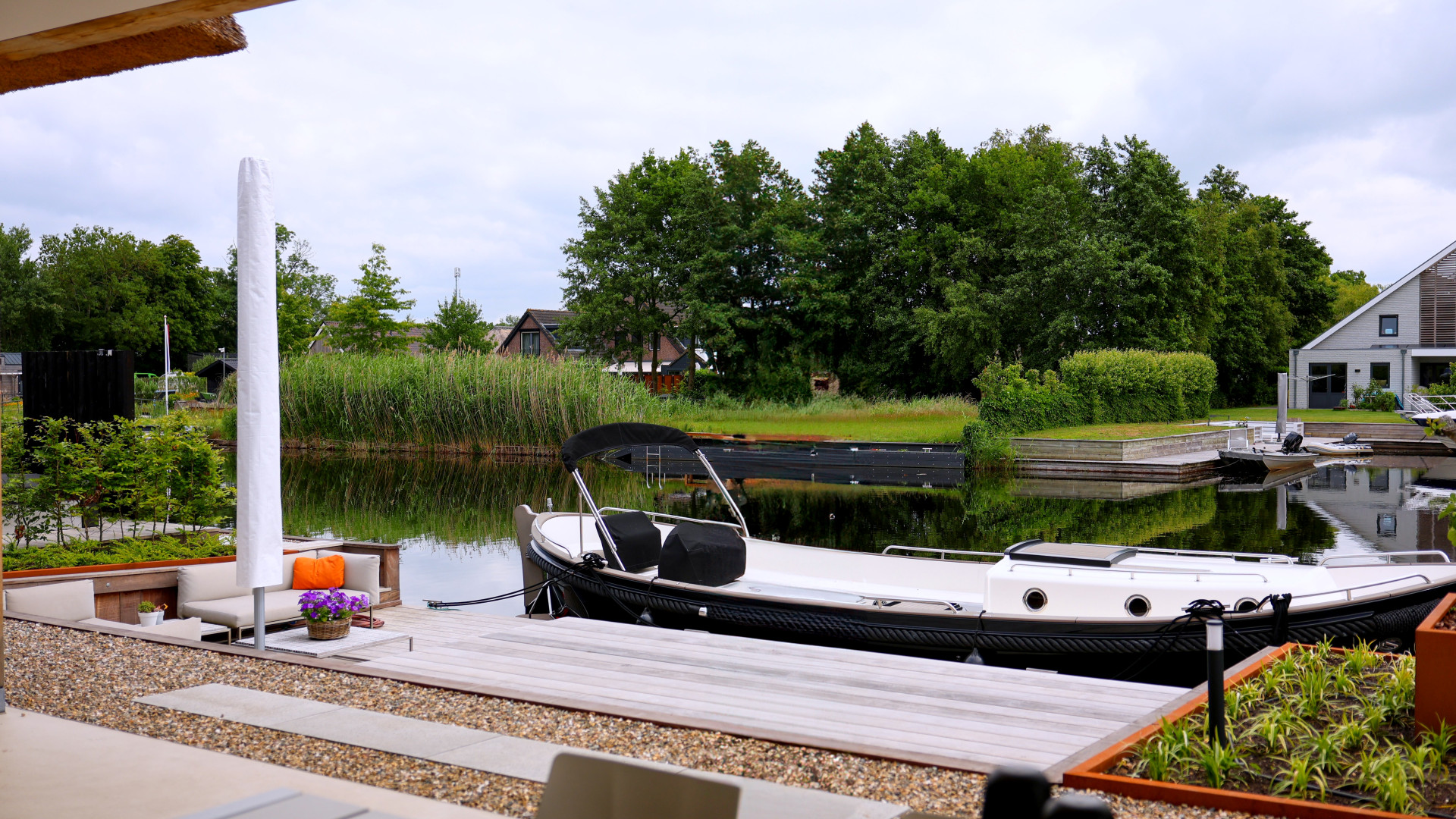 Villa aan het water in Giethoorn Giethoorn