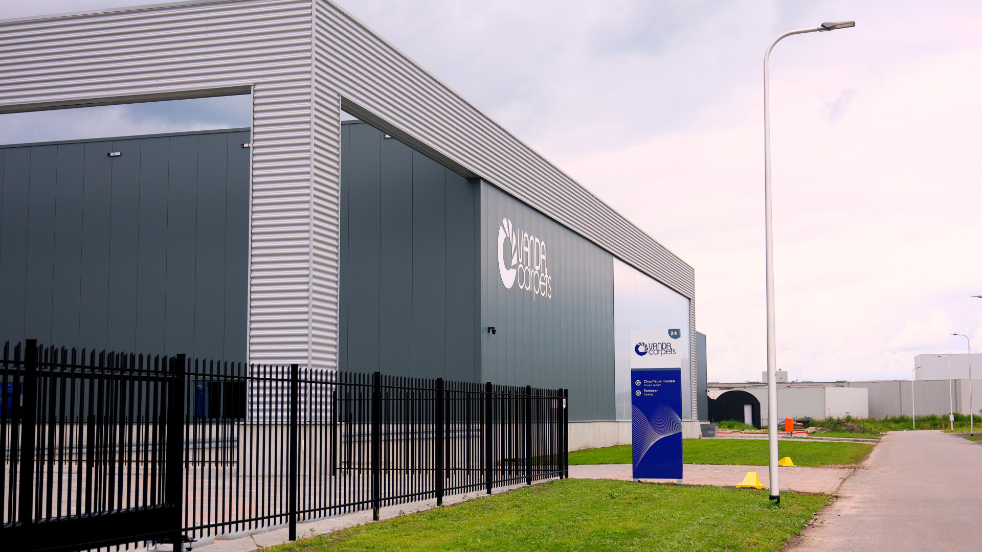 Uitbreiding bedrijfspand Vanda Carpets Genemuiden